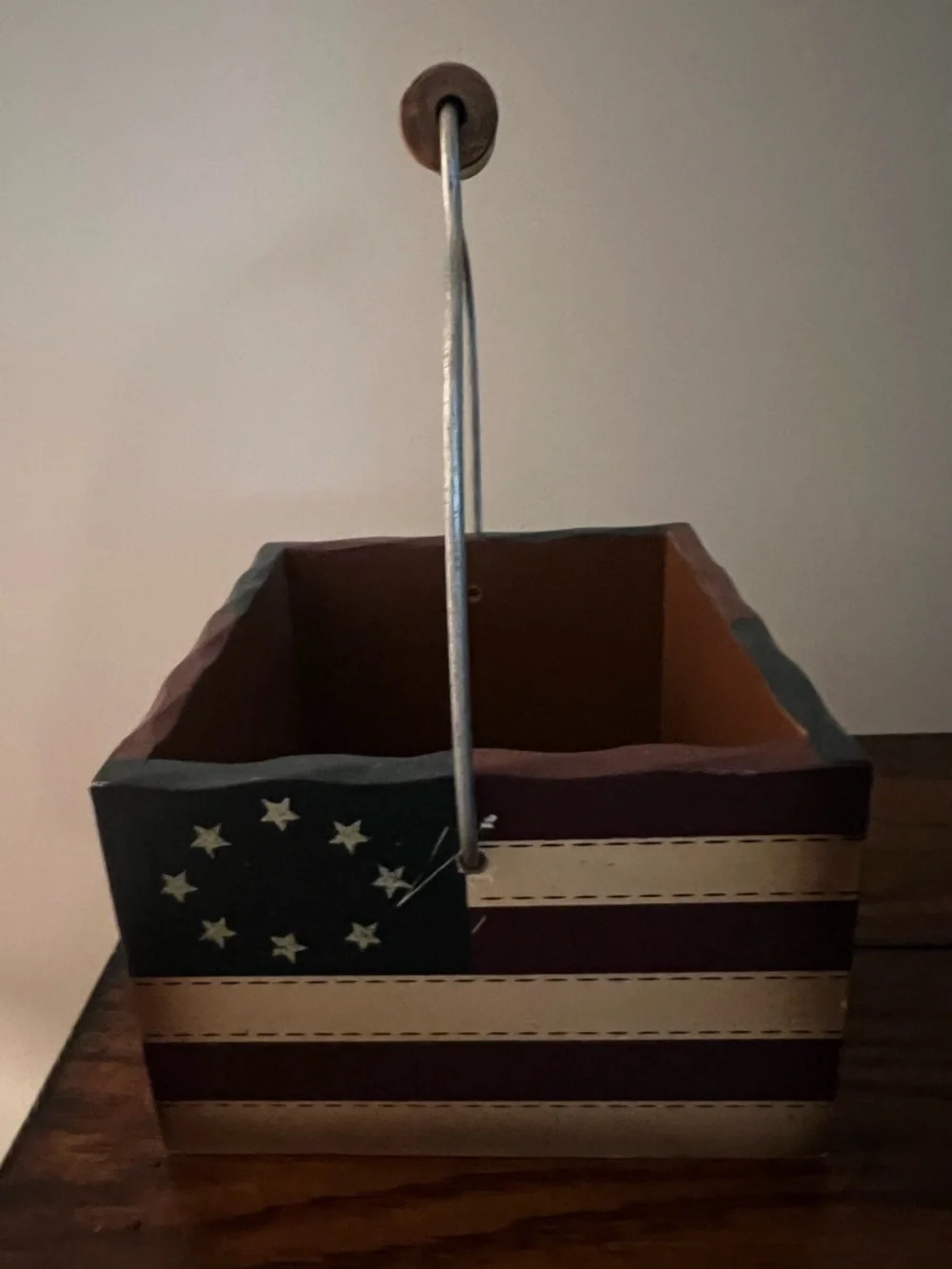 Stars and stripes country rustic patriotic box with wooden handle. - Picture 3 of 6